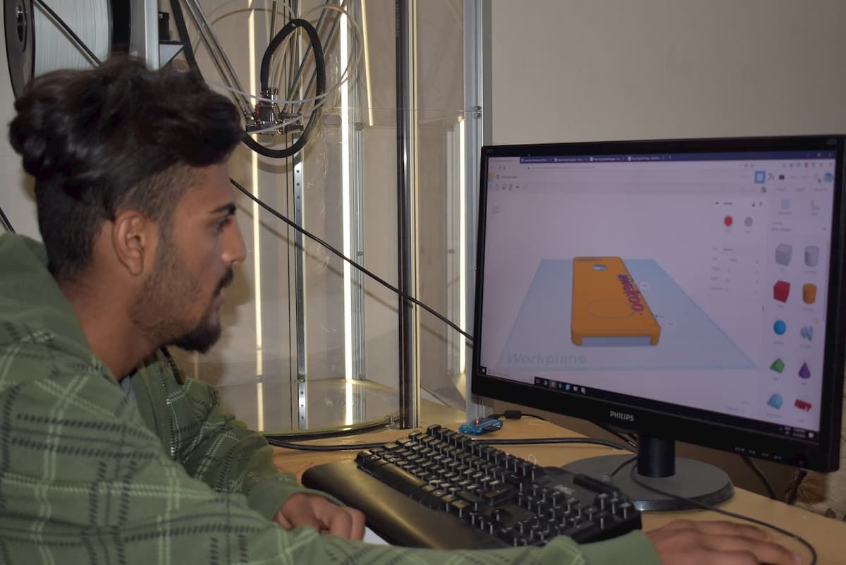 3D printer donated by Materialise for the refugee camp in Greece