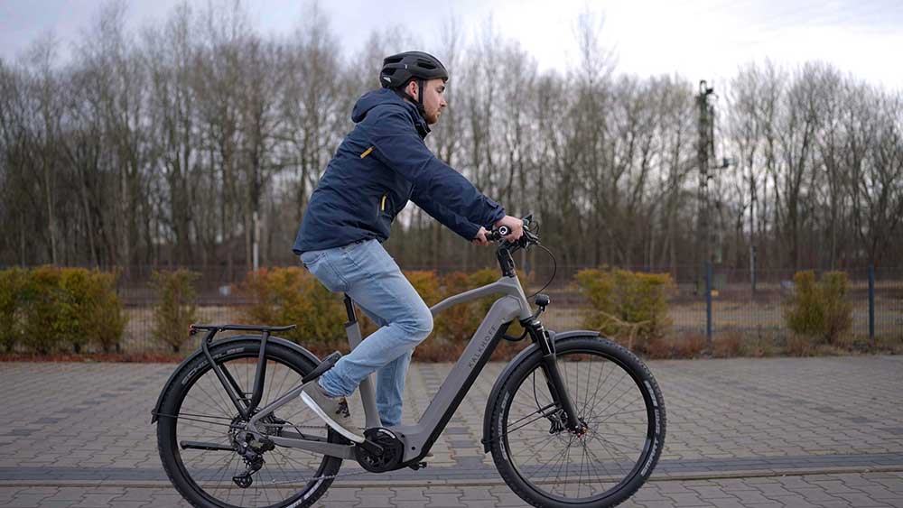 A man riding the Kalkhoff 3D-printed prototype